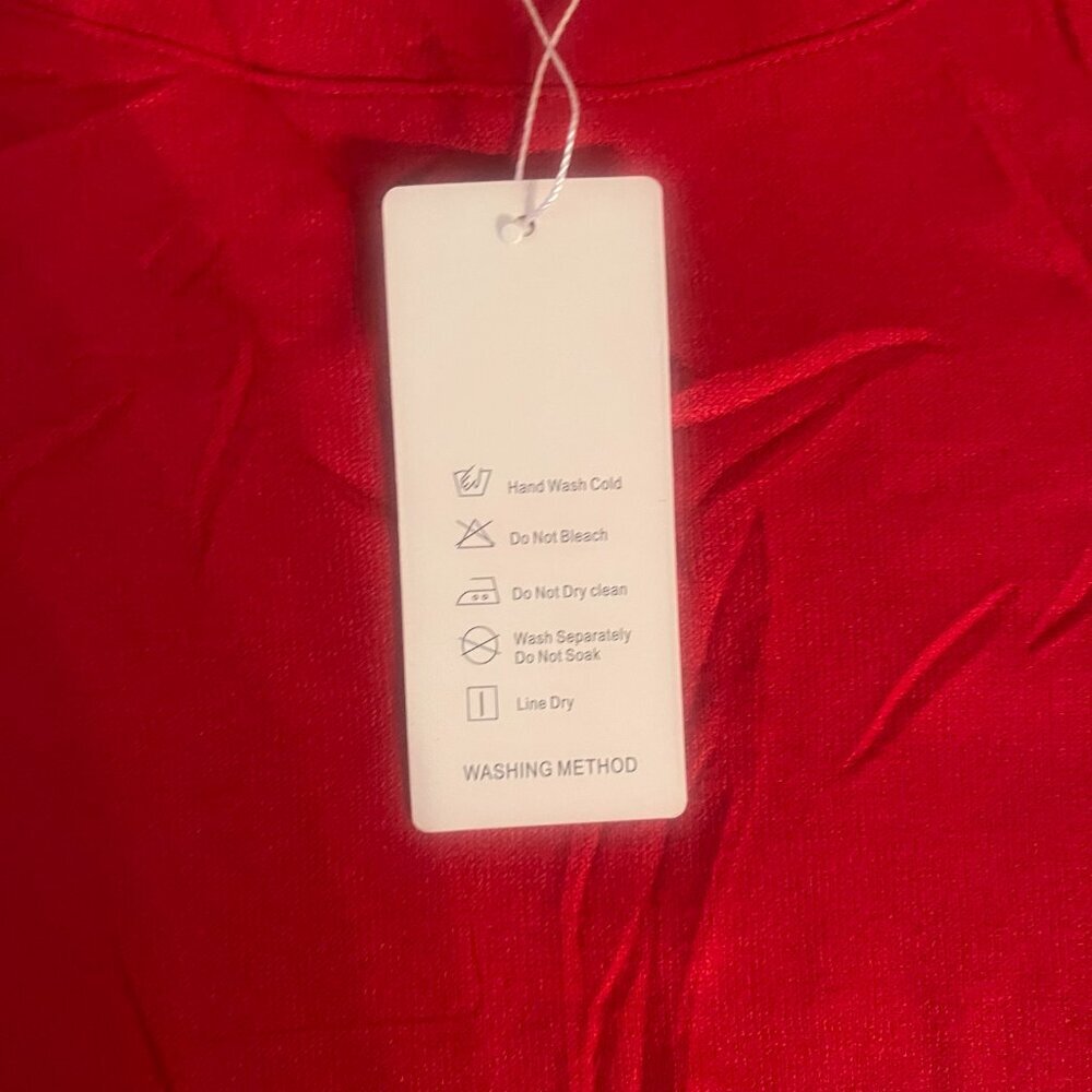 Red 100% Polyester Lightweight Top Size M NWT Long Sleeve - Picture 3 of 9